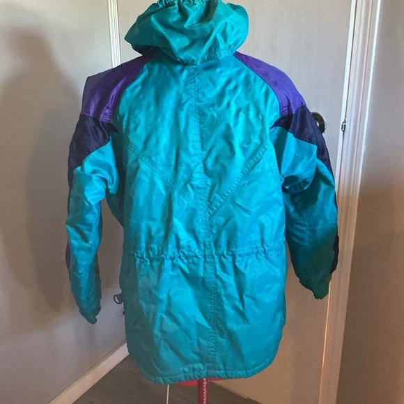 Powder Ridge, Edmonton, Technical Ski Jacket, Women’s medium - Picture 5 of 12